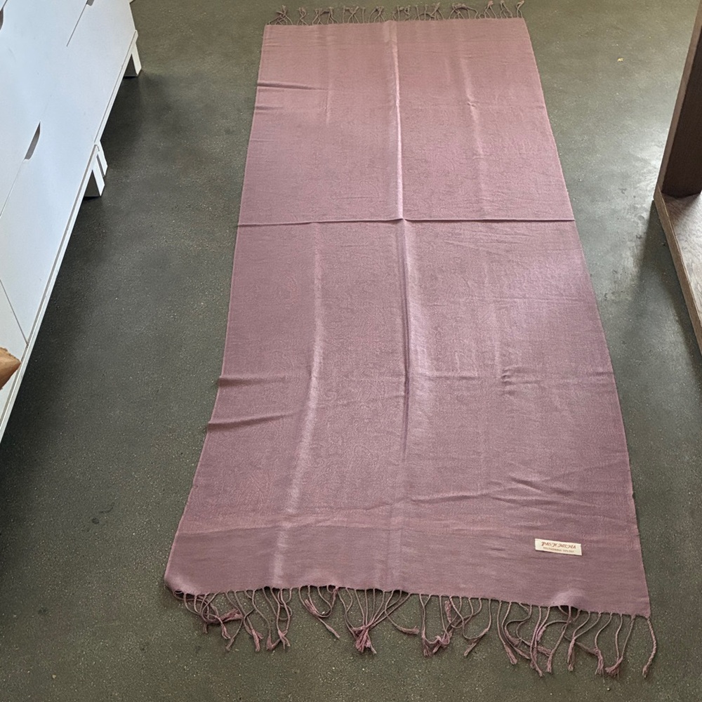 Pashmina Vintage EUC Silk Embossed Floral Mauve Rose Fringed  Scarf